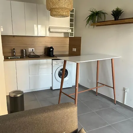 2 Charming Close To Port And Transport アパート *