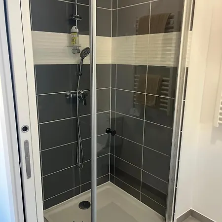 2 Charming Close To Port And Transport