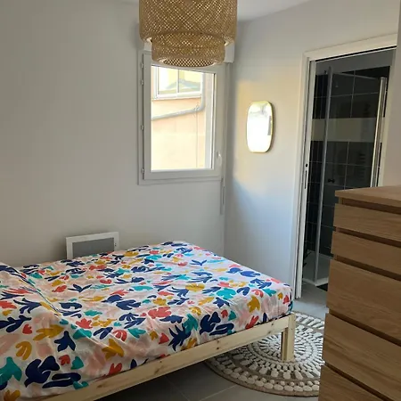 2 Charming Close To Port And Transport *