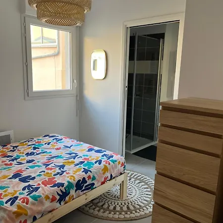 2 Charming Close To Port And Transport *