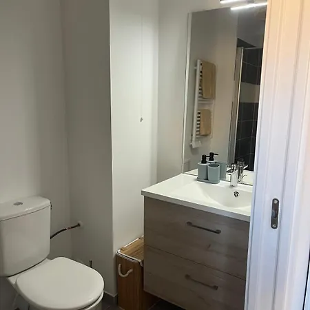 2 Charming Close To Port And Transport